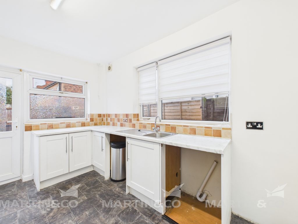Property photo 3 of 12 Cam02406G0-Pr0541-Still001
