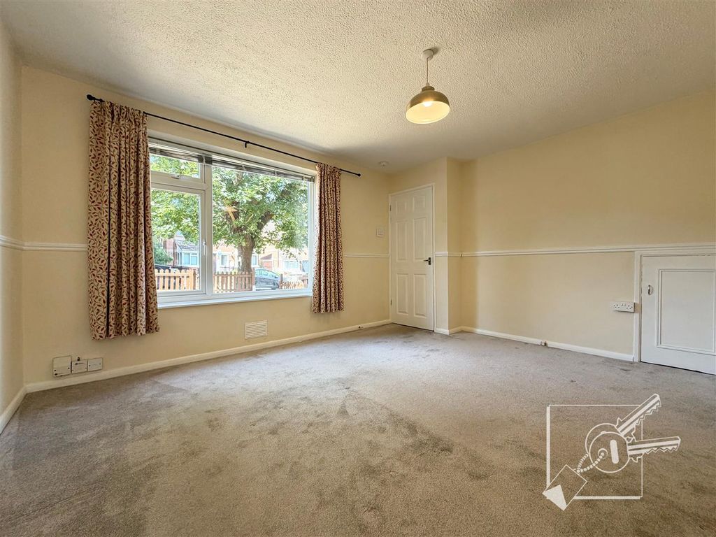 Property photo 3 of 15 Living Room