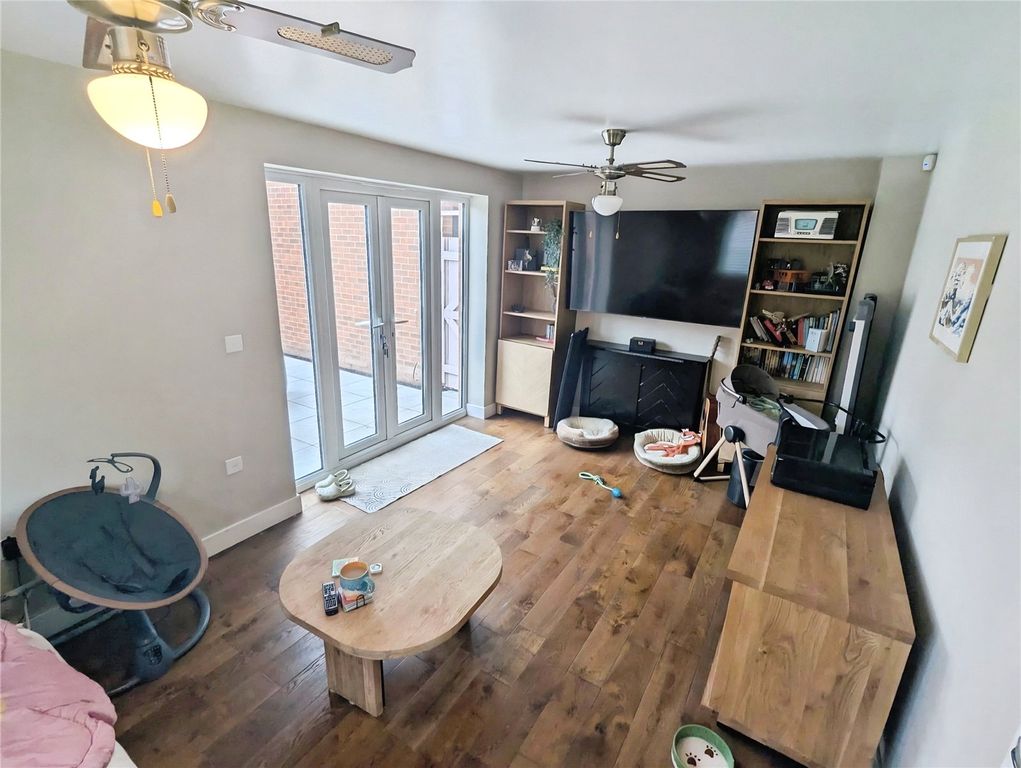 Property photo 2 of 13 Lounge