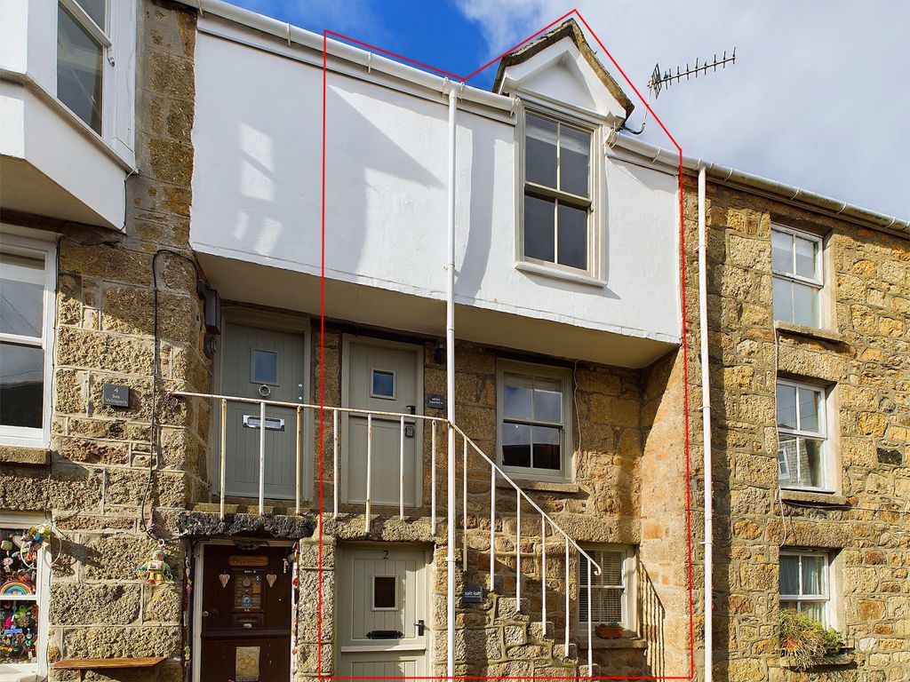 Property photo 1 of 10 2 Bedroom Mid Terrace House For Sale