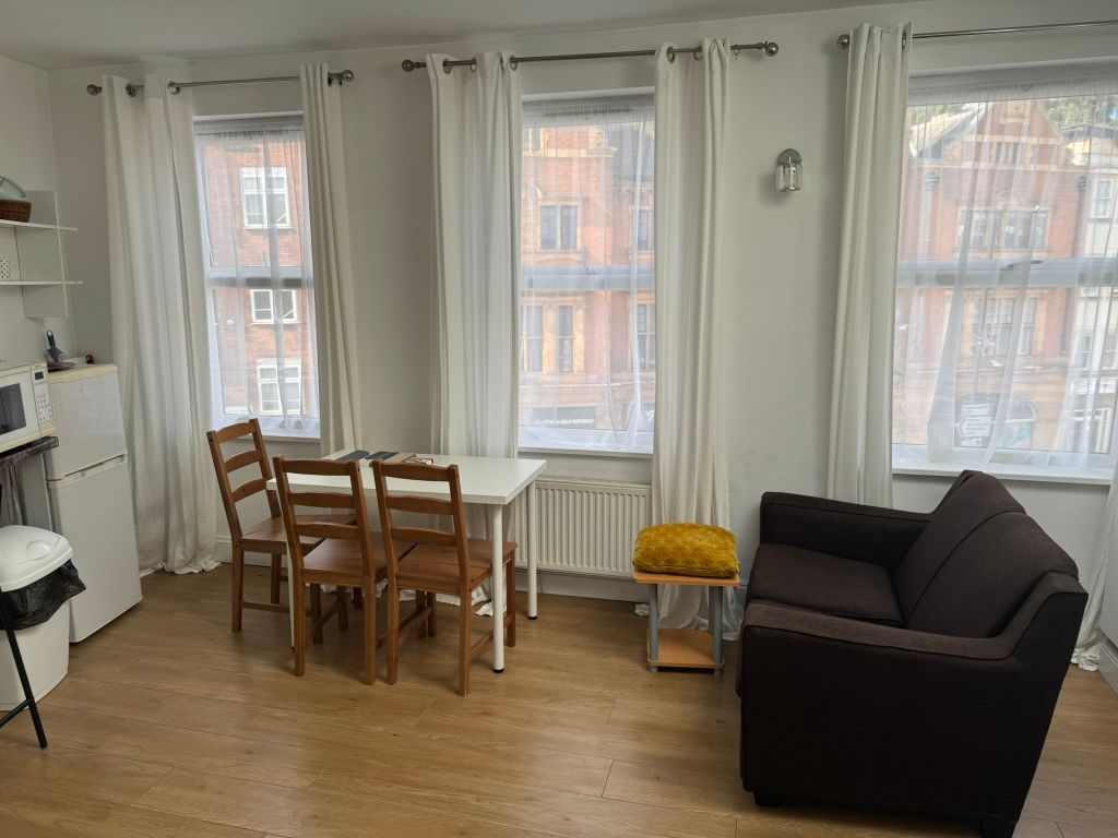 Property photo 3 of 8 Kitchen 1