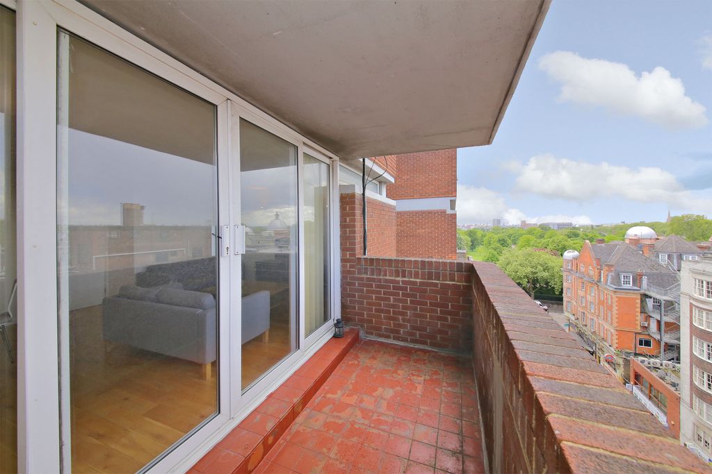 Property photo 3 of 12