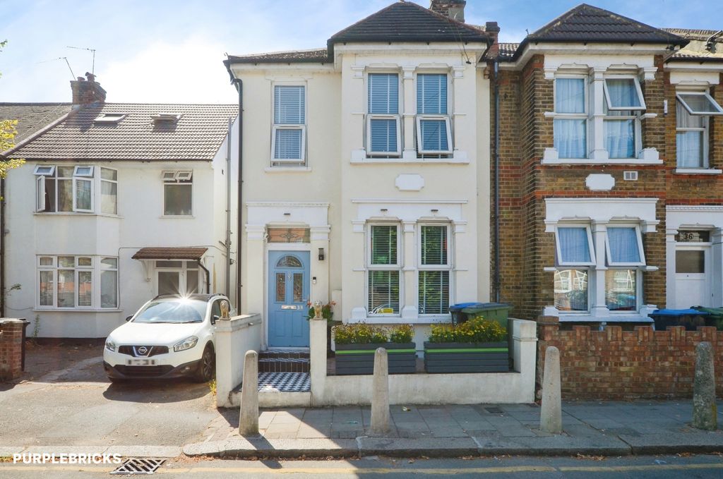 Property photo 2 of 19