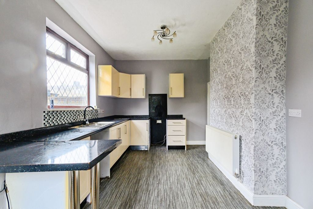 Property photo 2 of 16 Kitchen