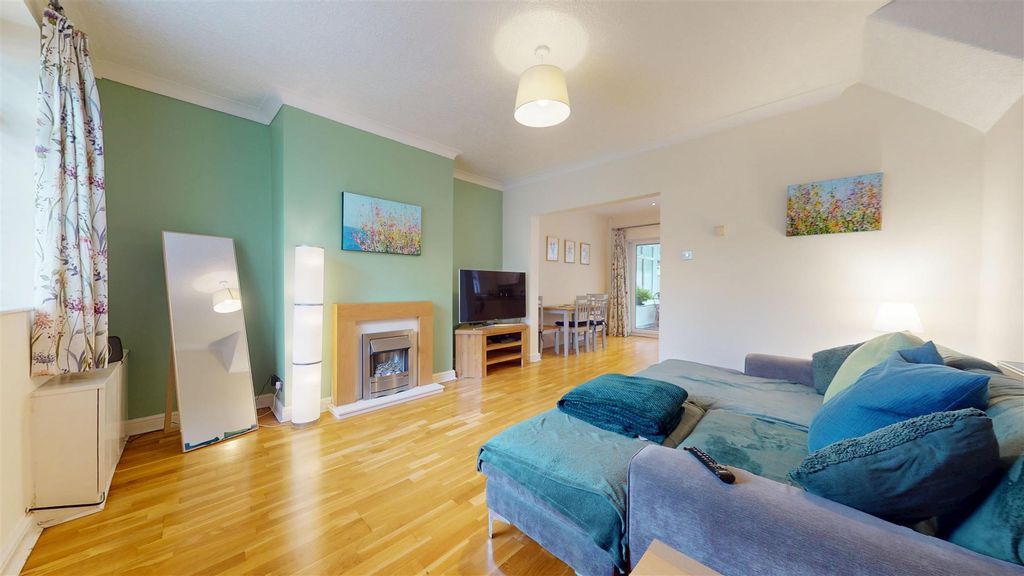 Property photo 2 of 23 Mill Lane Living Room