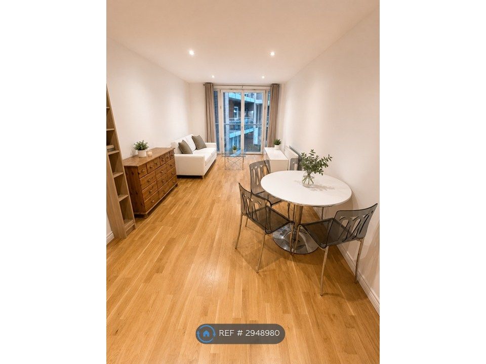 Property photo 3 of 10 Living / Dining Room
