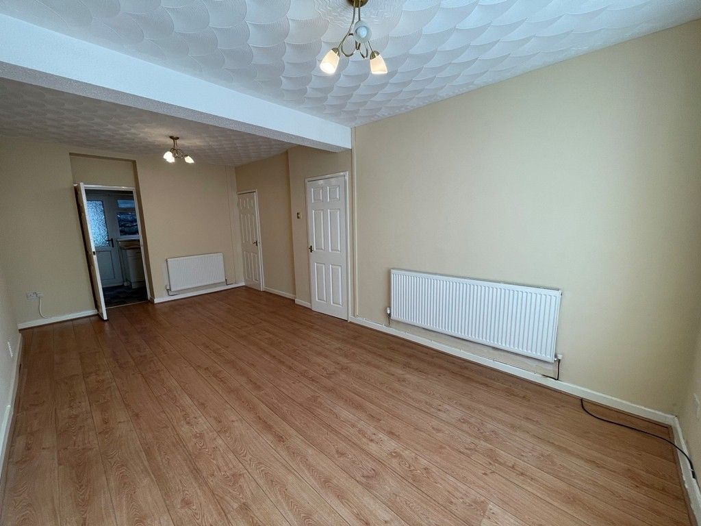 Property photo 2 of 8 Picture 2