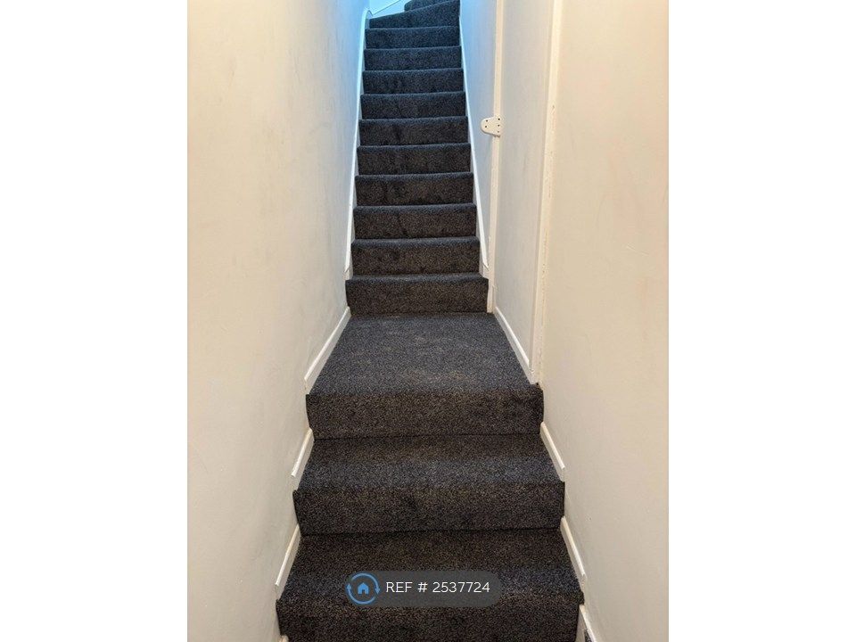 Property photo 3 of 9 Stairway
