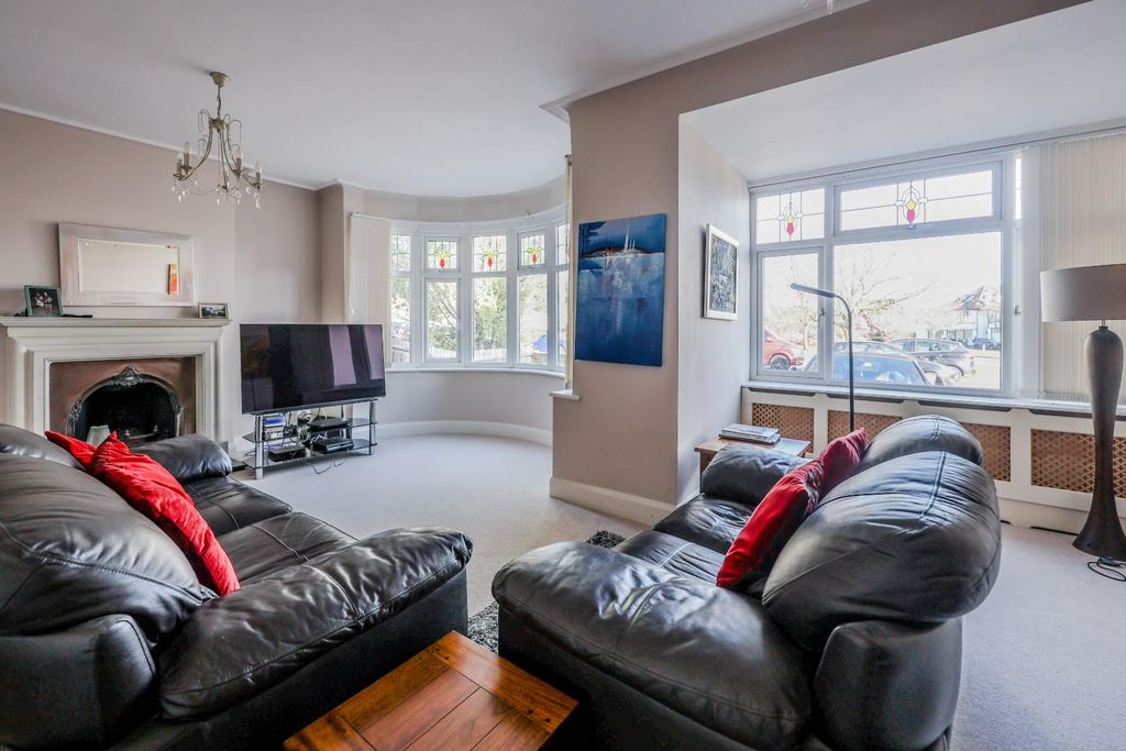 Property photo 2 of 30