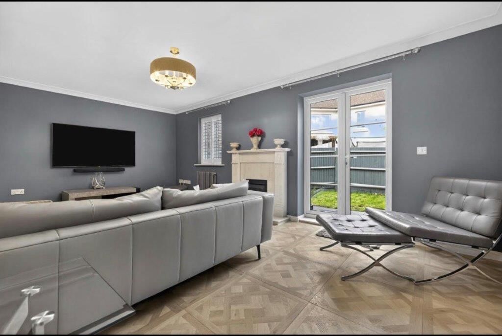 Property photo 3 of 19 Living Room