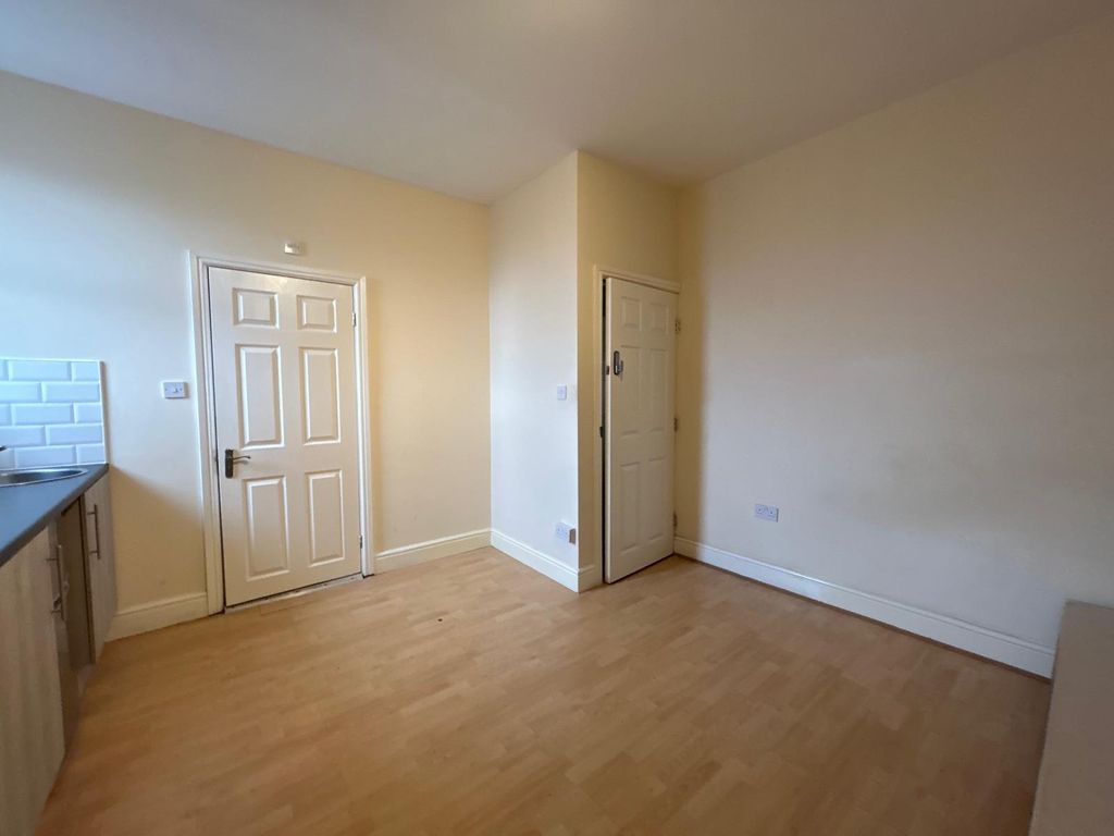 Property photo 2 of 5 Room