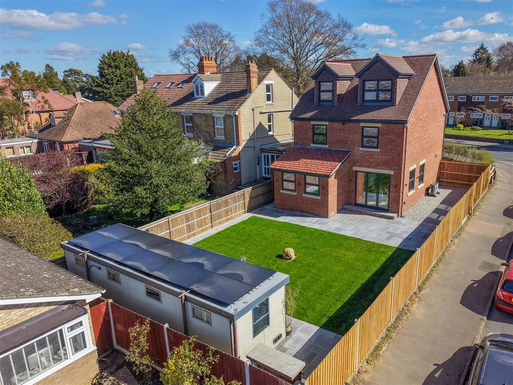 Property photo 3 of 24 Lavender House, Loose1.Jpg