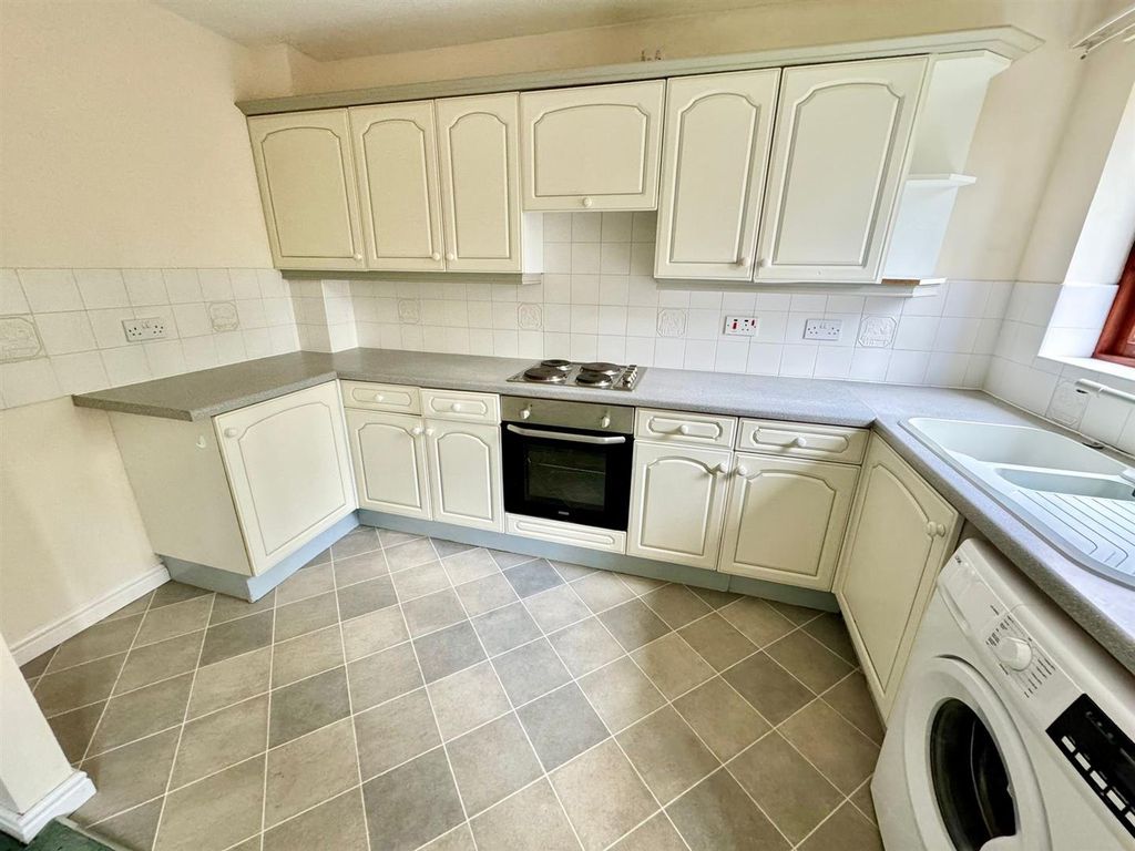 Property photo 2 of 10 Kitchen