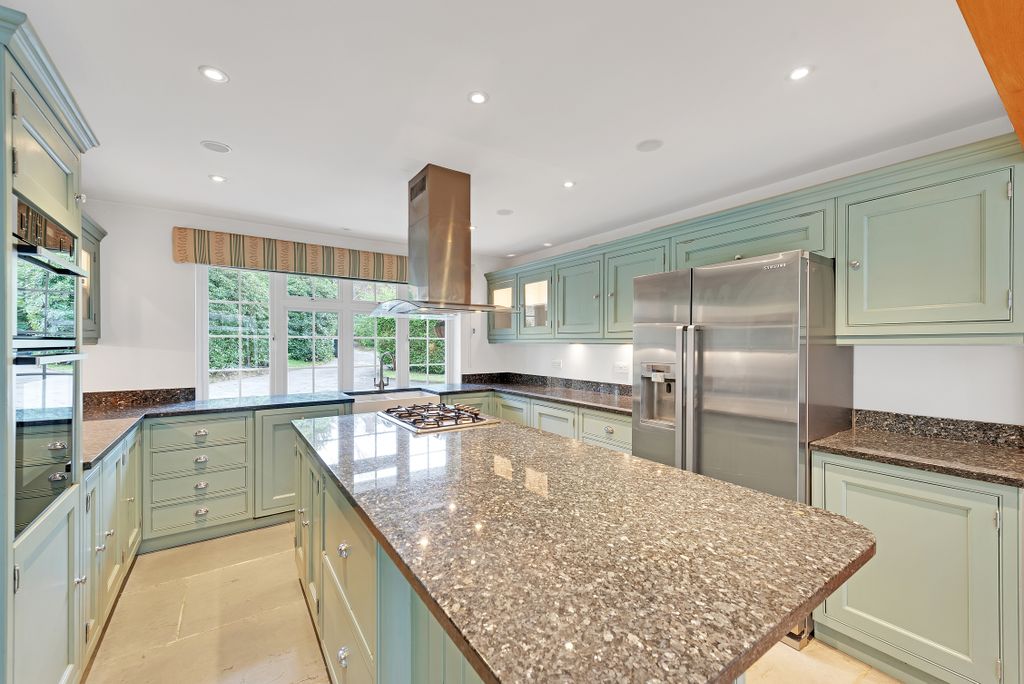 Property photo 3 of 17 Kitchen