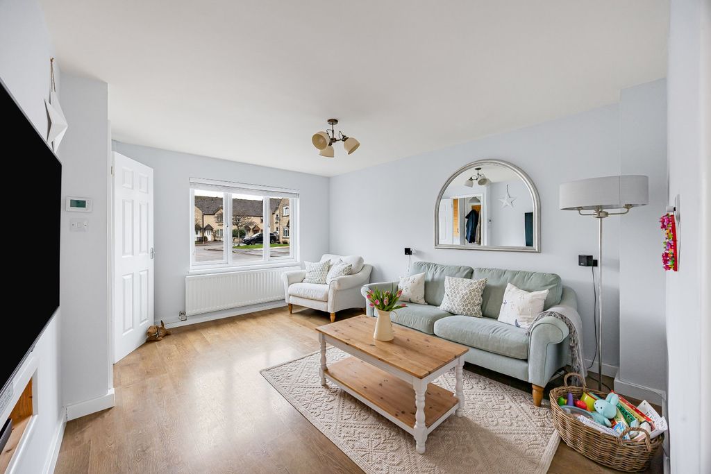 Property photo 2 of 20 Sitting Room