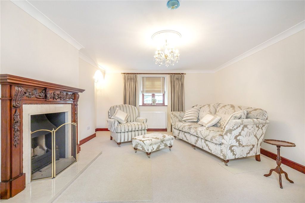 Property photo 2 of 24 Sitting Room