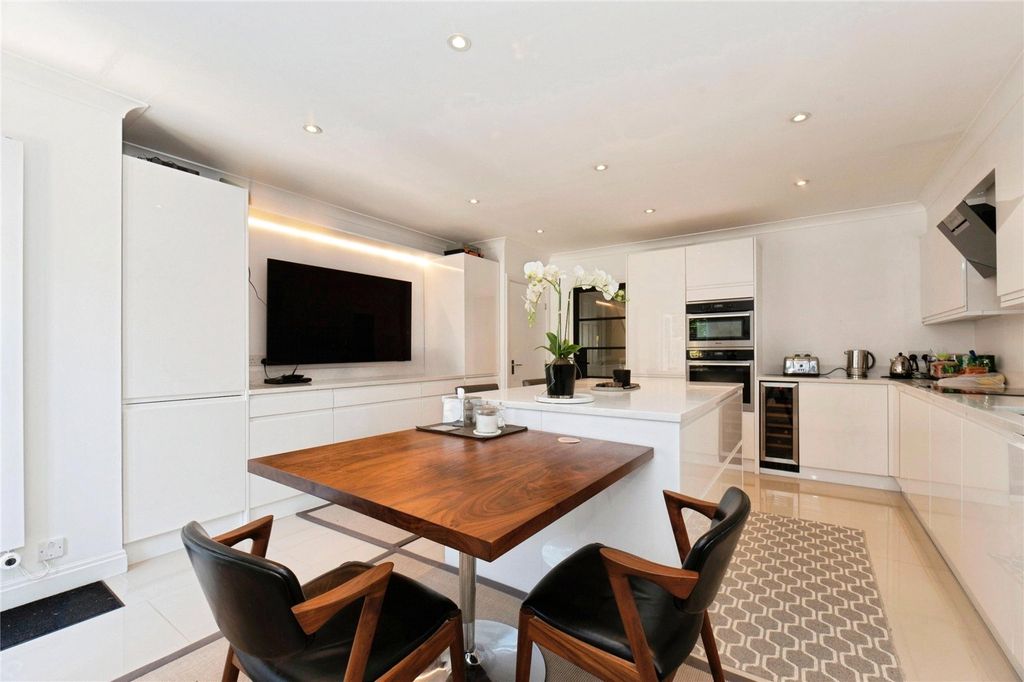 Property photo 3 of 16 Kitchen