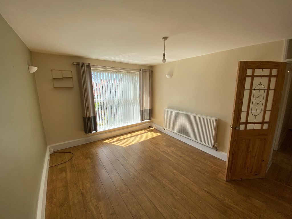 Property photo 2 of 7 Living Room