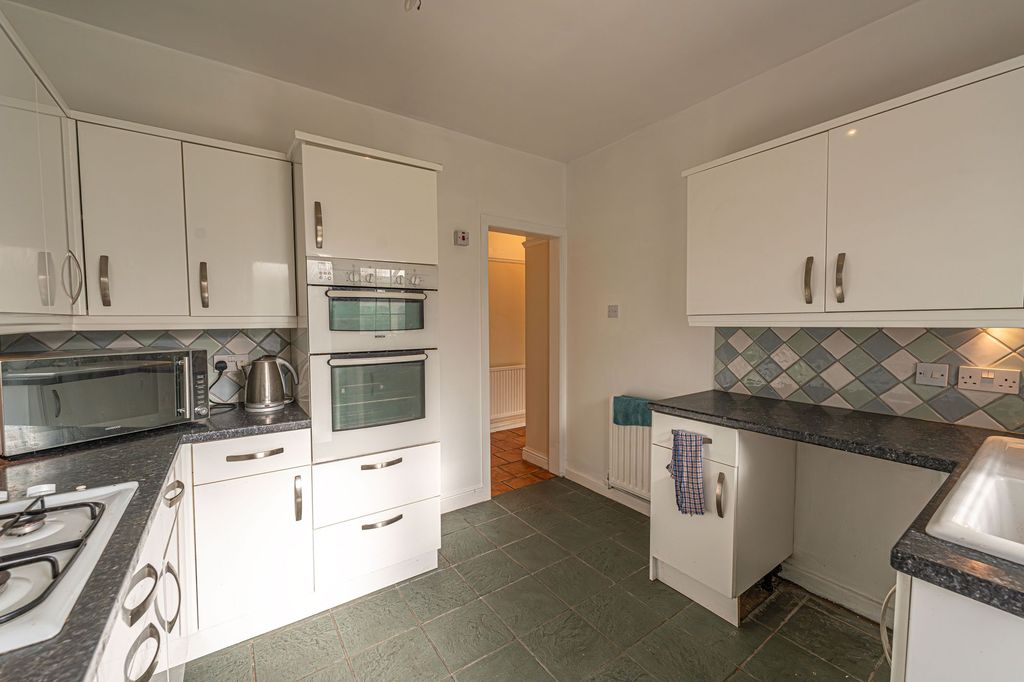 Property photo 2 of 30