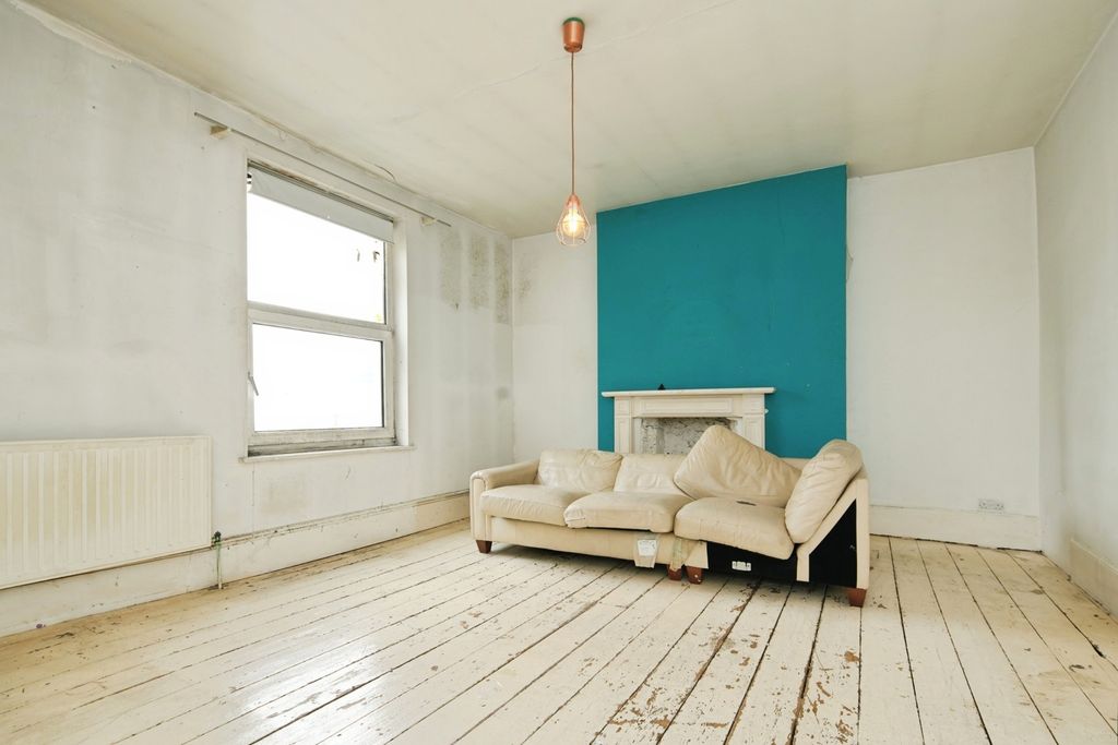 Property photo 2 of 17 Pbox-Img.Jpg