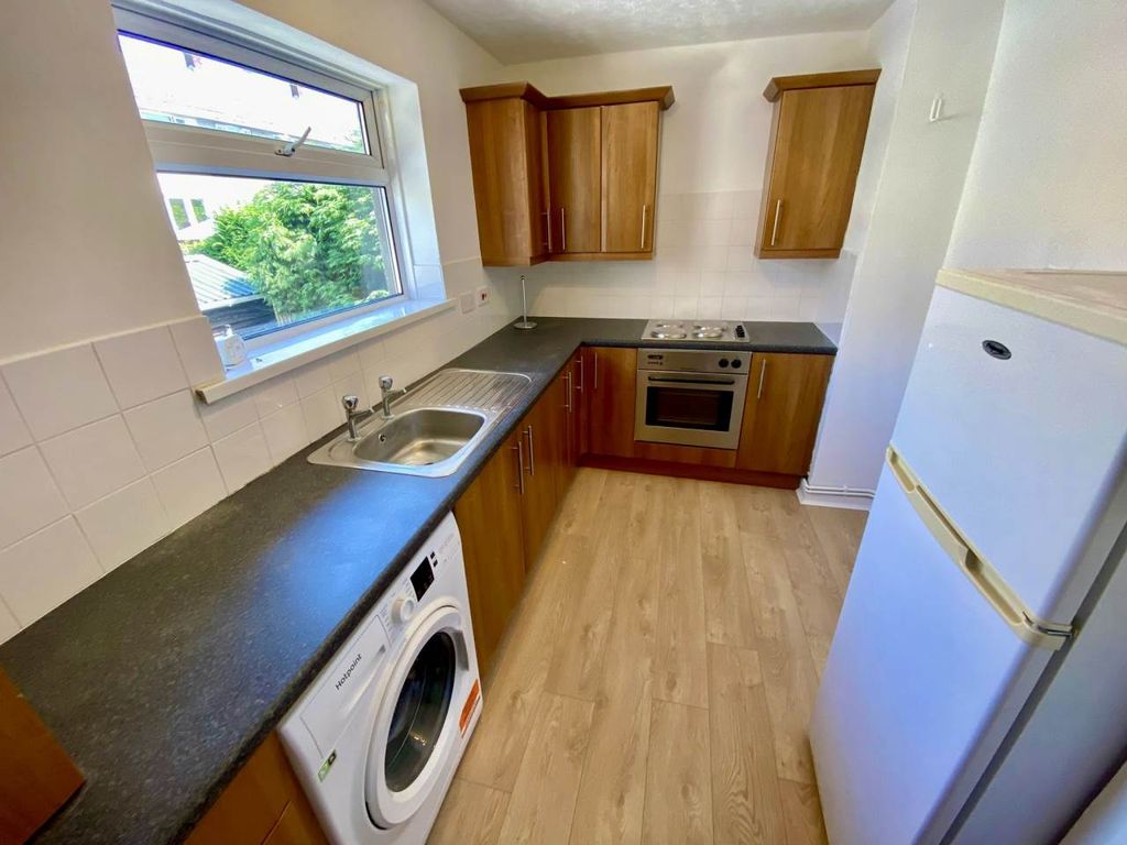 Property photo 1 of 18 Kitchen 1