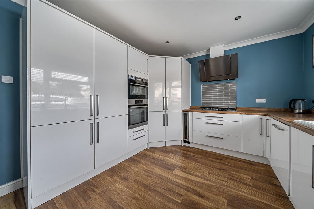Property photo 2 of 21 1415906-12-698F161Aaf3A7.Jpg