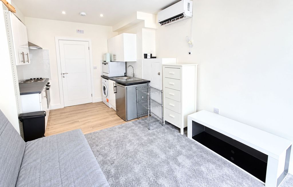 Property photo 1 of 5