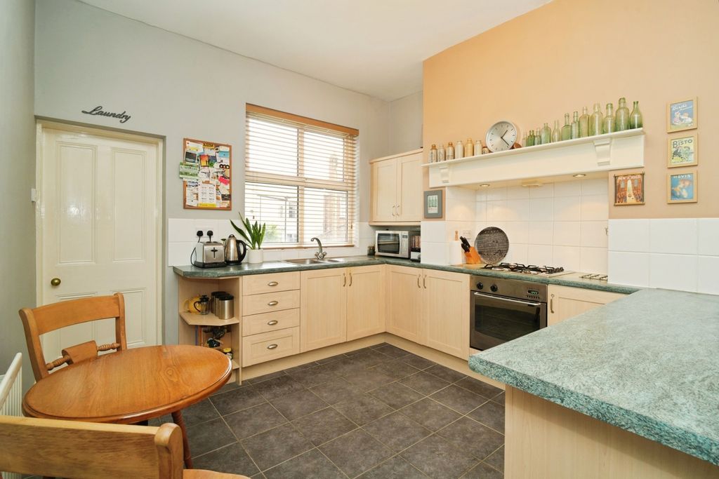 Property photo 3 of 18 Kitchen