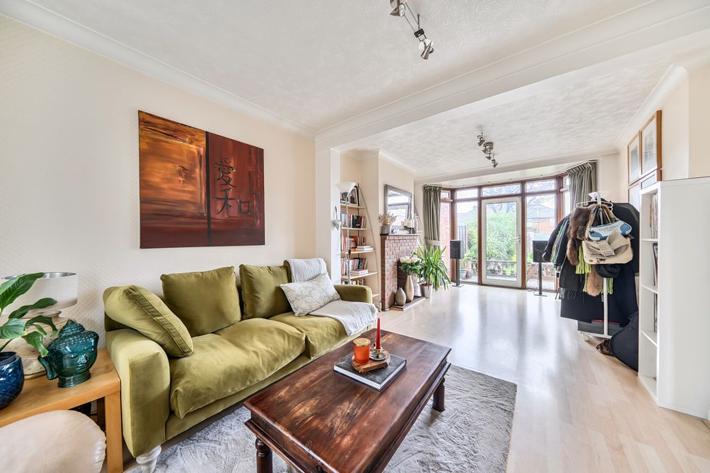 Property photo 2 of 23 1403336-15-6978ee...