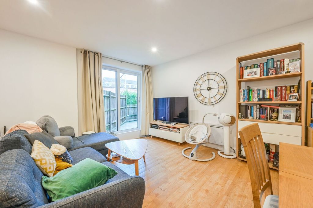 Property photo 2 of 9