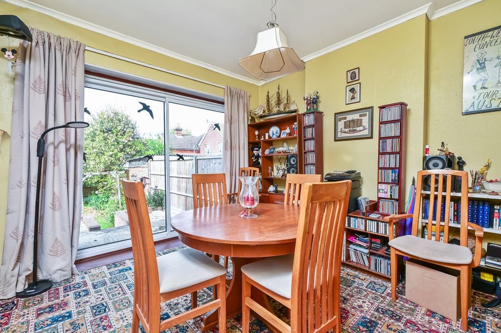 Property photo 3 of 10 Dining Room