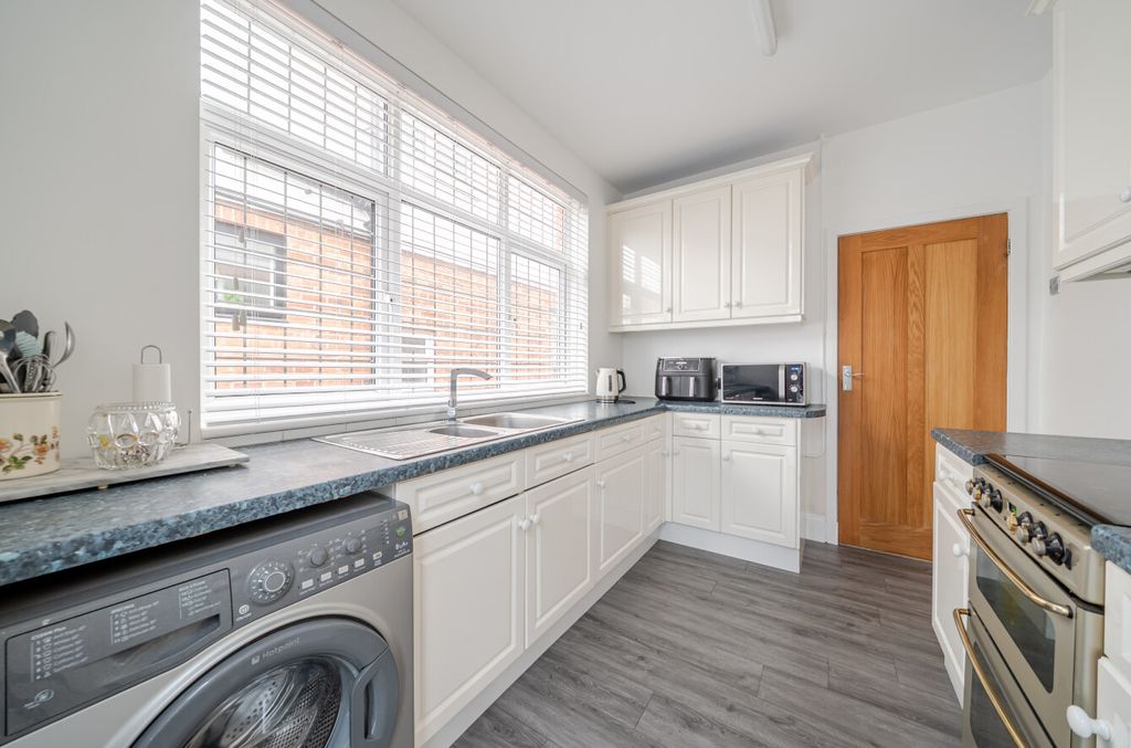 Property photo 2 of 14 1358856-17-68d672...