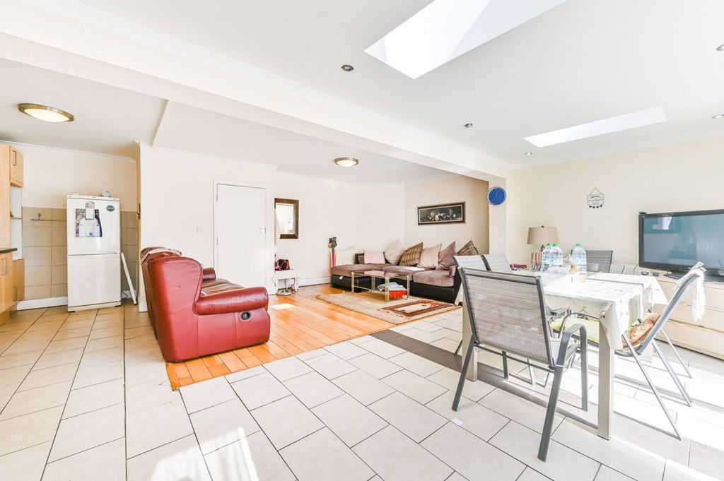 Property photo 3 of 13