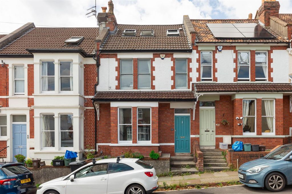Property photo 2 of 27 Cairns Road (10).Jpg