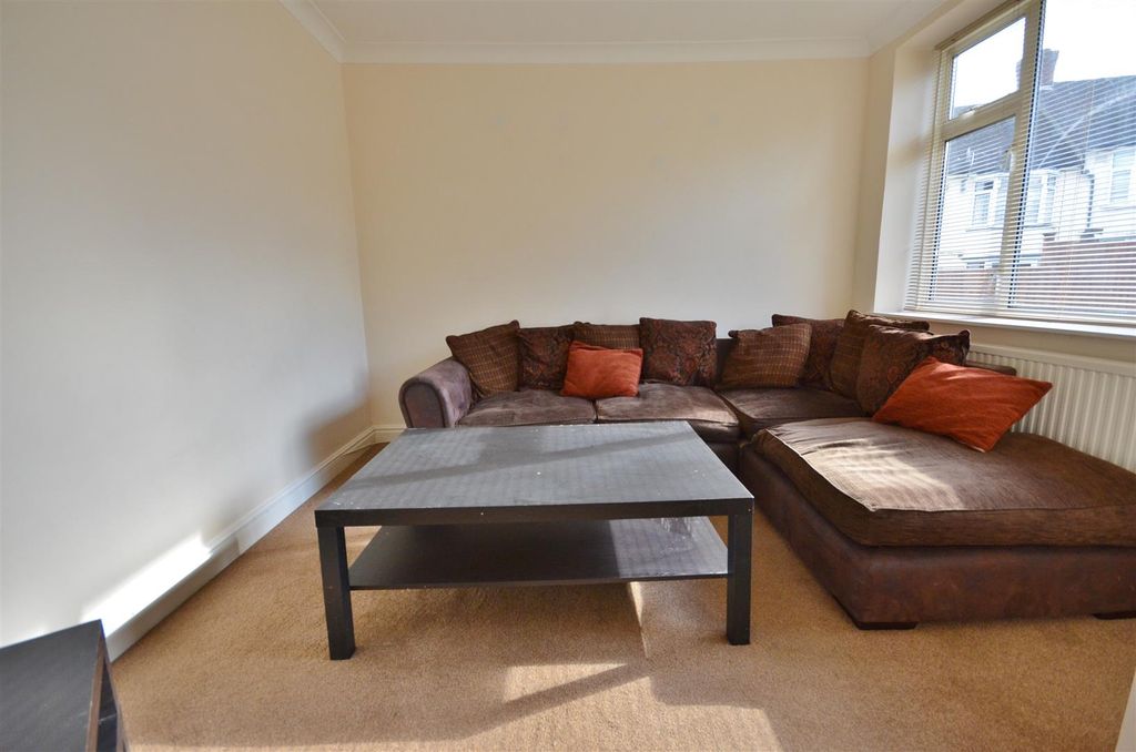 Property photo 2 of 9 Lounge