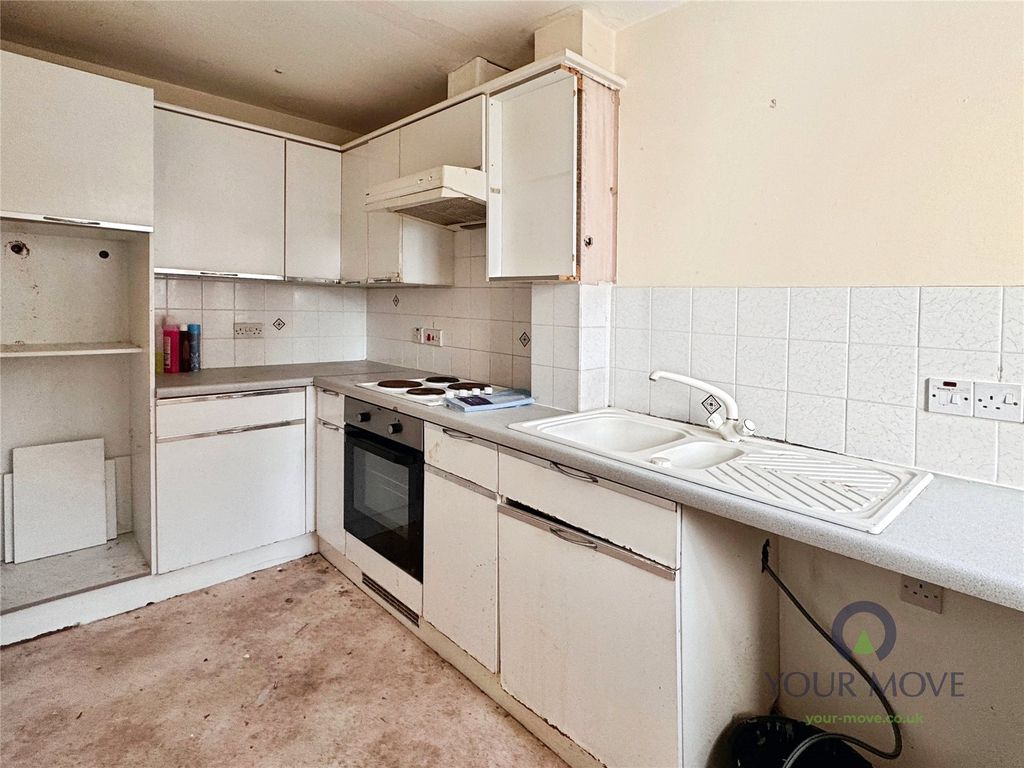 Property photo 2 of 9 Kitchen