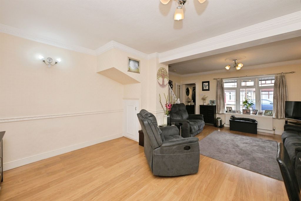 Property photo 2 of 17