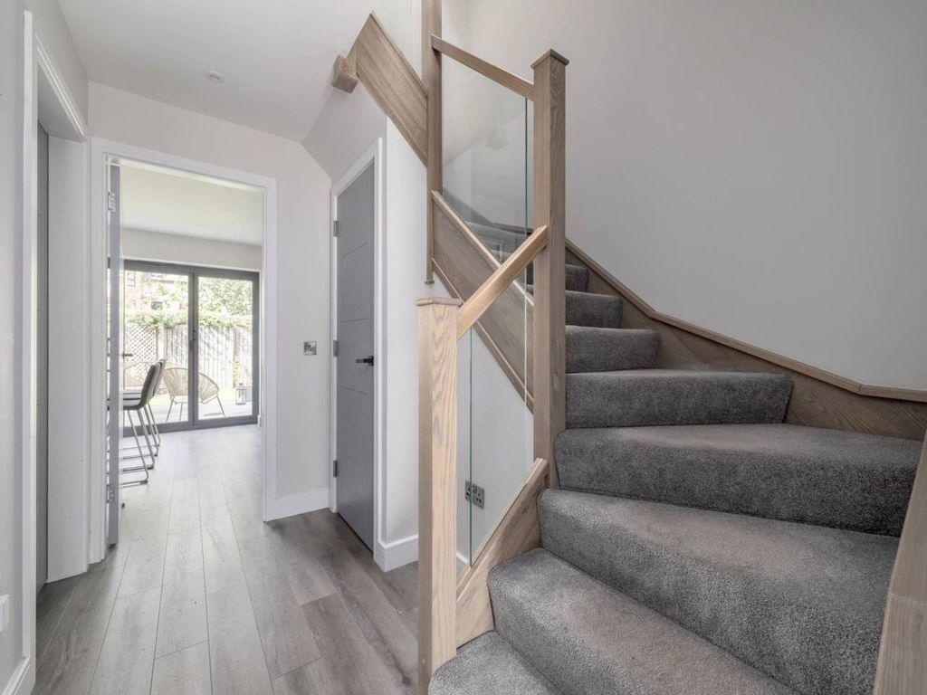 Property photo 2 of 20 80328_Saughtoncrescent_008