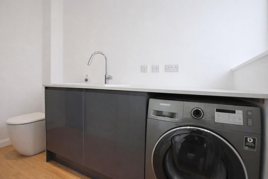 Property photo 3 of 8 4E0Ade2F-19Bd-4A66-Afb2-54006d765Cae.Png