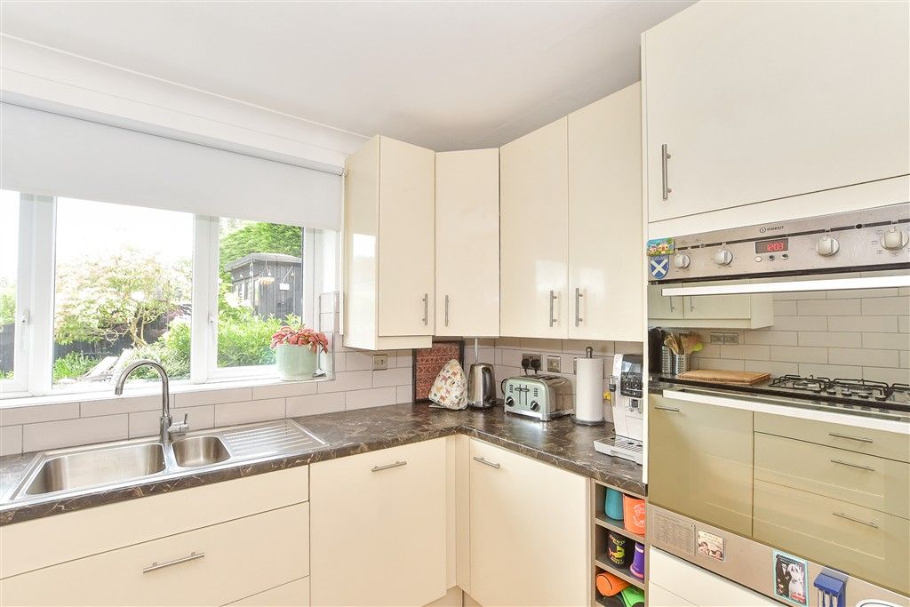 Property photo 3 of 12 Kitchen
