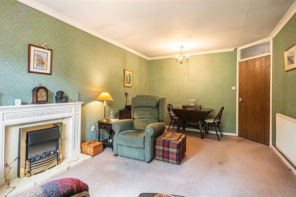 Property photo 3 of 18 Living Room