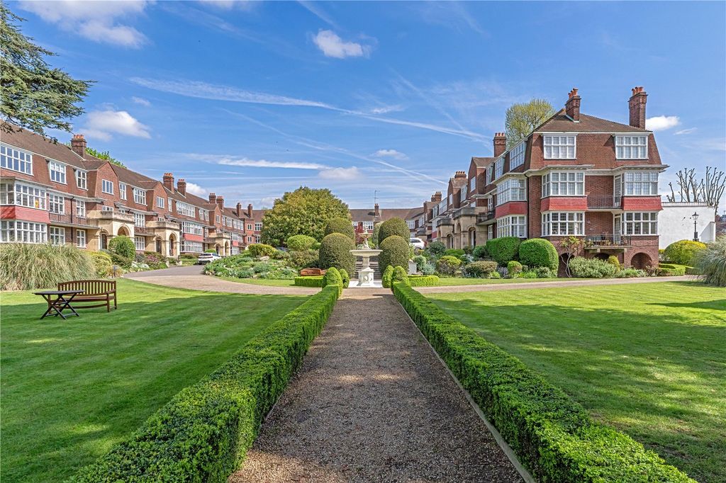 Property photo 1 of 15 Queensberry House