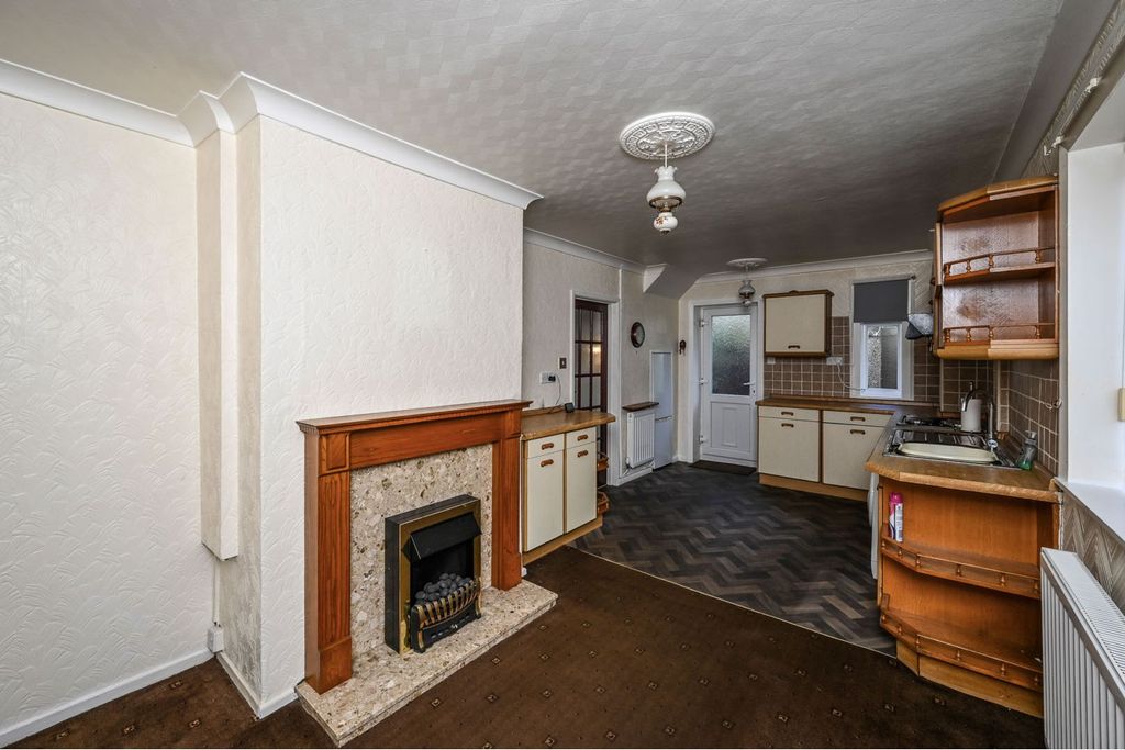 Property photo 2 of 31