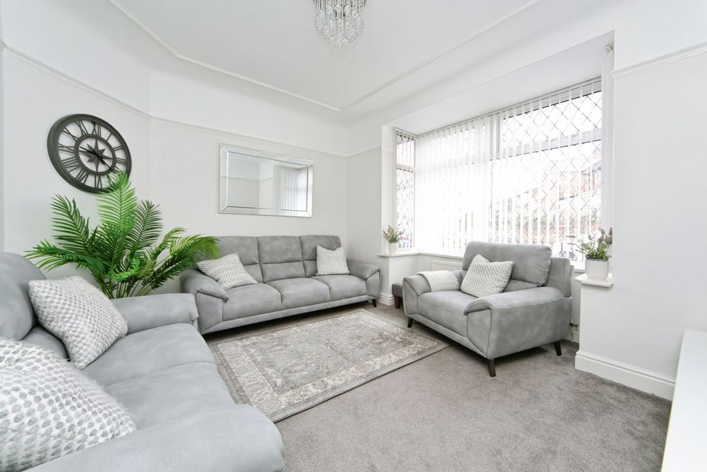 Property photo 3 of 17 Photo