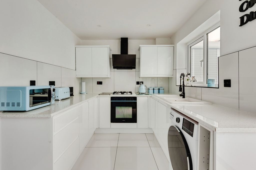 Property photo 2 of 19 Pbox-Img.Jpg