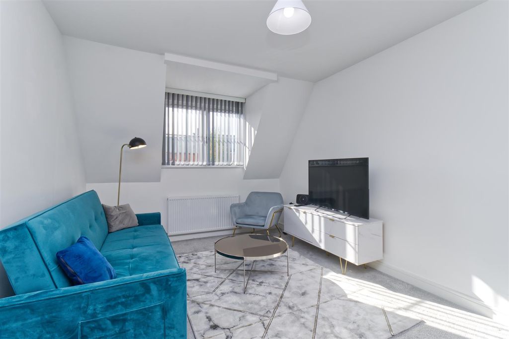 Property photo 1 of 19 Lounge.Jpg