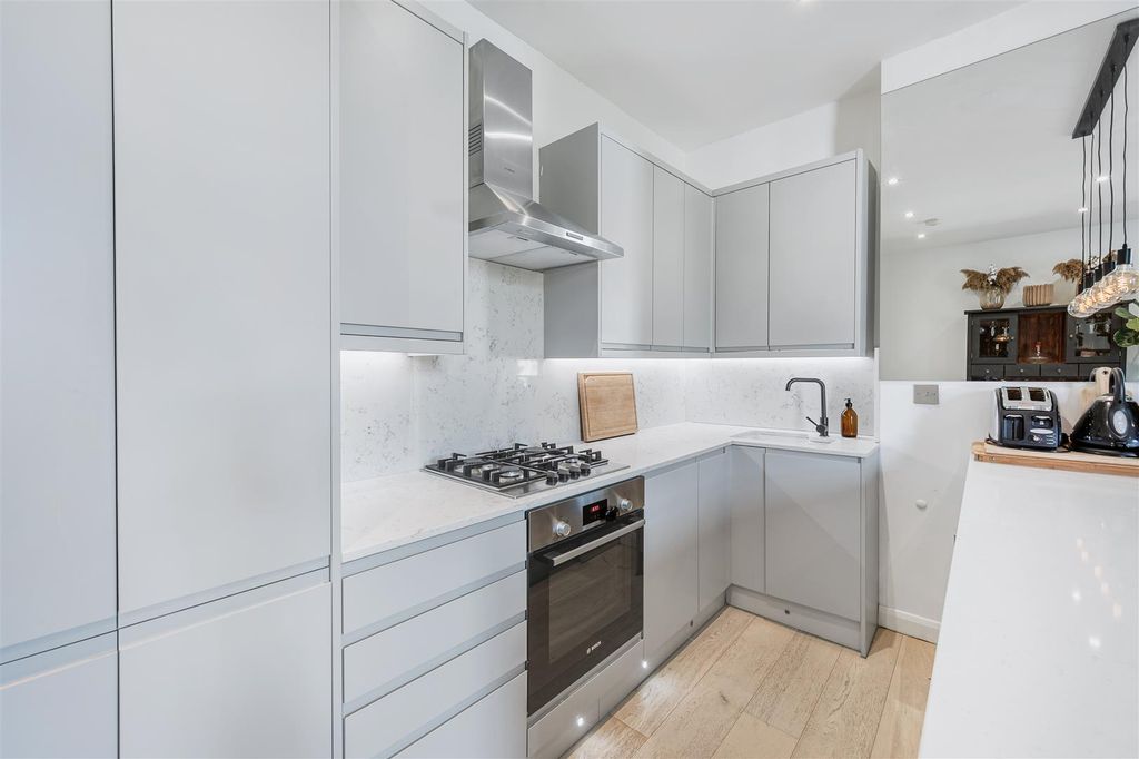 Property photo 3 of 12 Flat 2, 37 Spencer Road Ar-6.Jpg