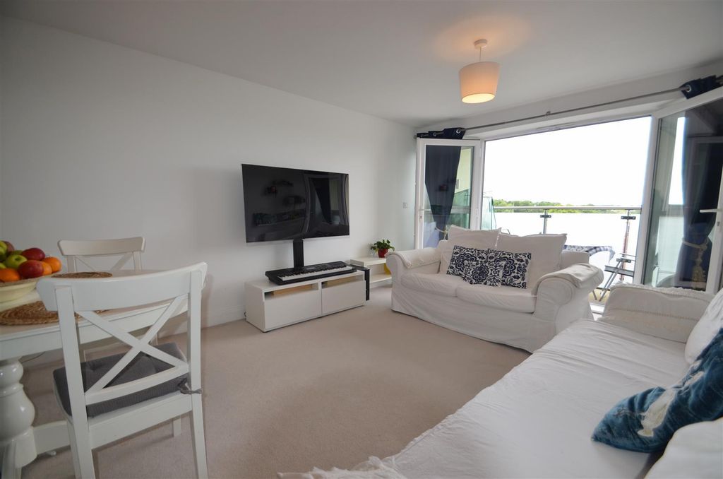 Property photo 3 of 10 Living Room