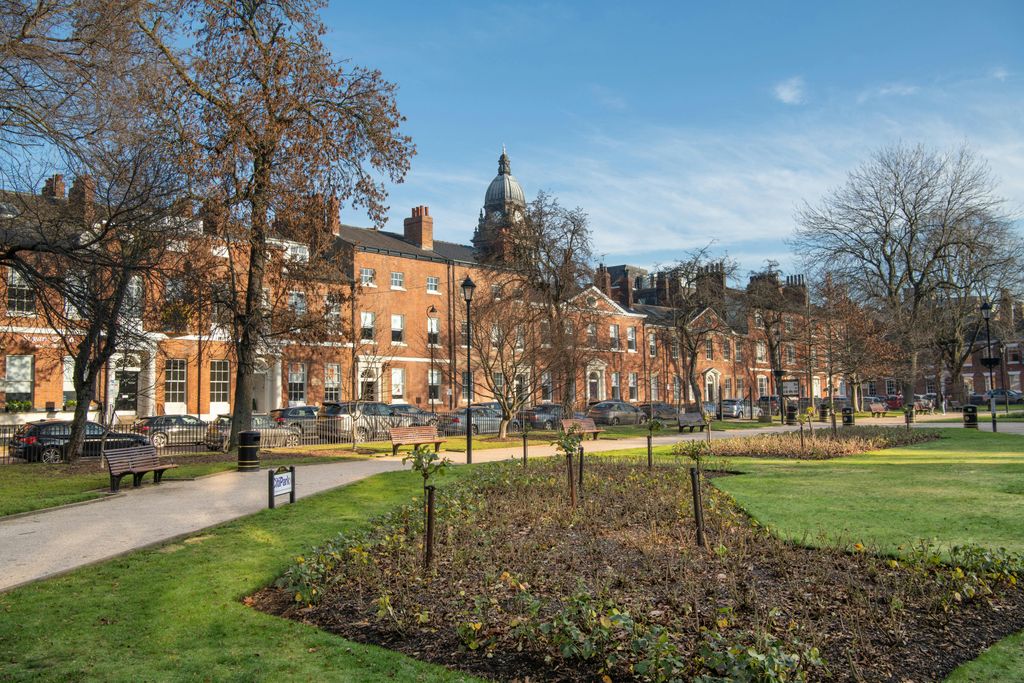 Property photo 2 of 9 37_Park_Square_014.Jpg