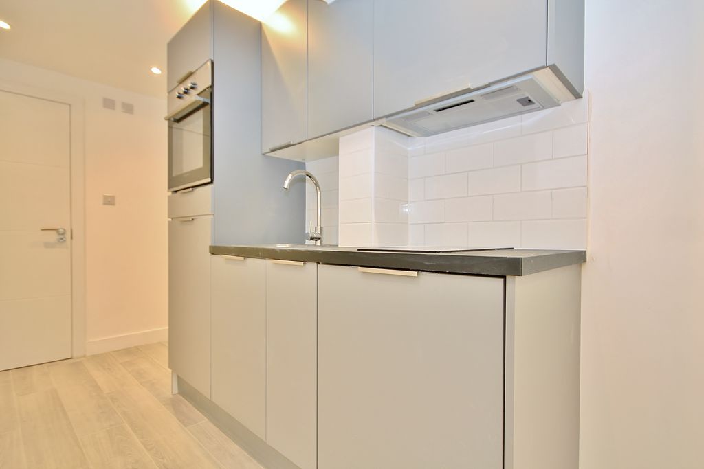 Property photo 3 of 5 Photo 02